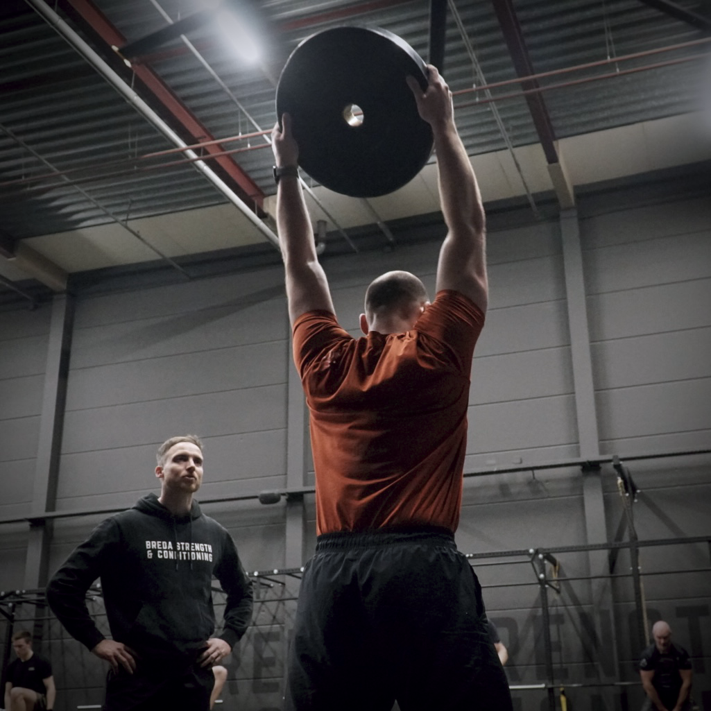 cross oefeningen op je eigen niveau van beginners tot ervaren leden. alle oefeningen komen aan bod.