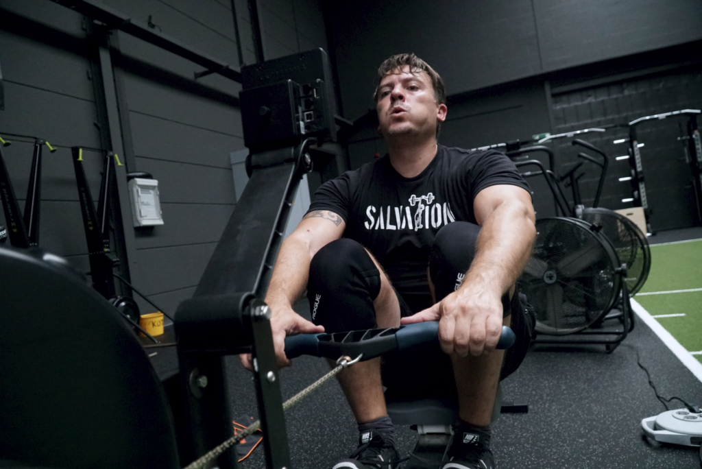 coach jesse van breda strength & conditioning tijdens een training