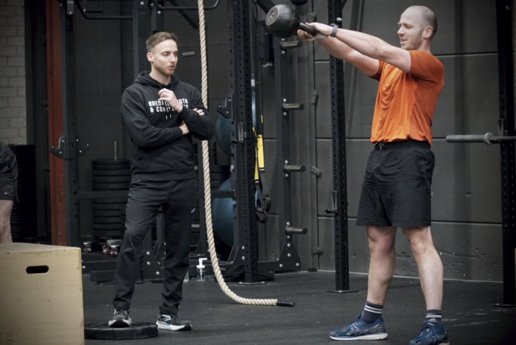 coach robert van breda strength & conditioning tijdens les geven