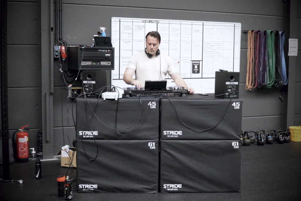 dj tijdens memorial day murph