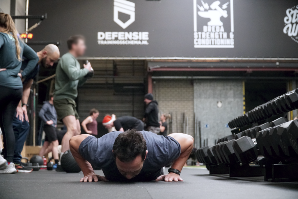 push up tijdens kerst workout bij Breda Strength & Conditioning