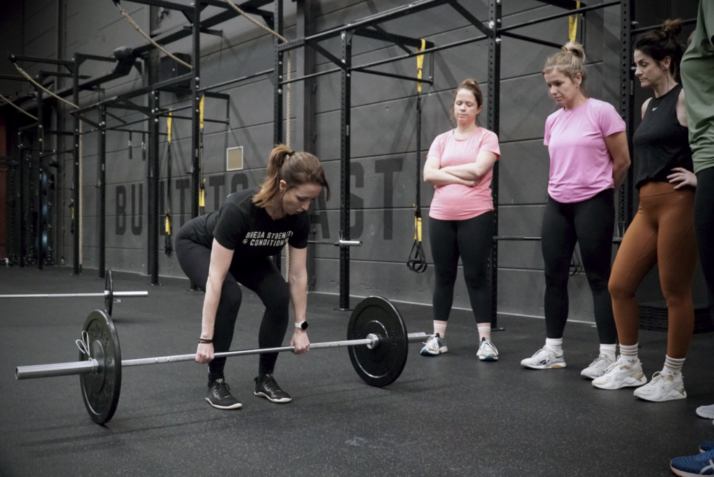 woman only fitness is het niet, wel ondersteunen we met verschillende fitnessdoelen door begeleiden en trainingsschema